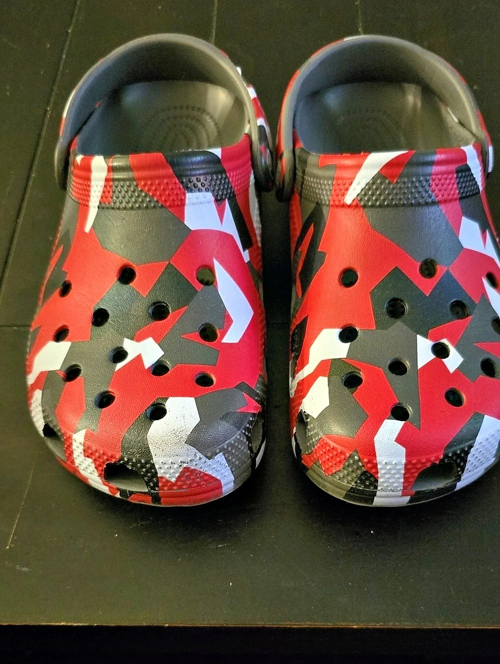 Crocs Classic Printed Camo Clog Red & Black J6